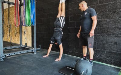 Cómo progresar en el trabajo de pino: fuerza, control y equilibrio